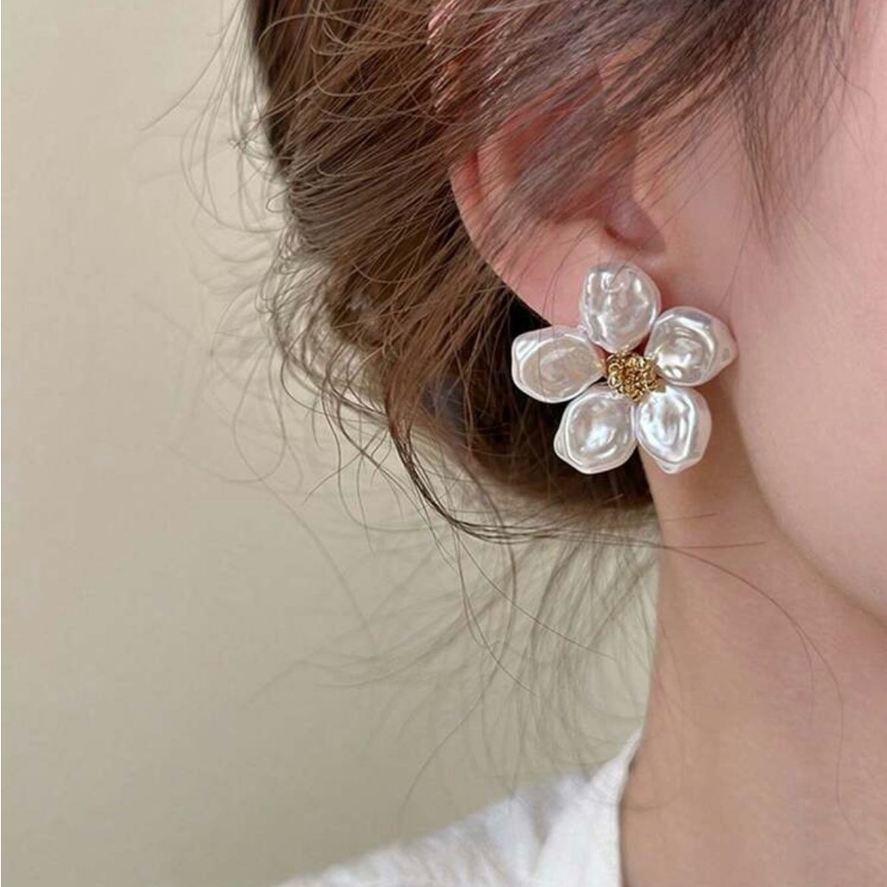 Elegant Floral Earrings